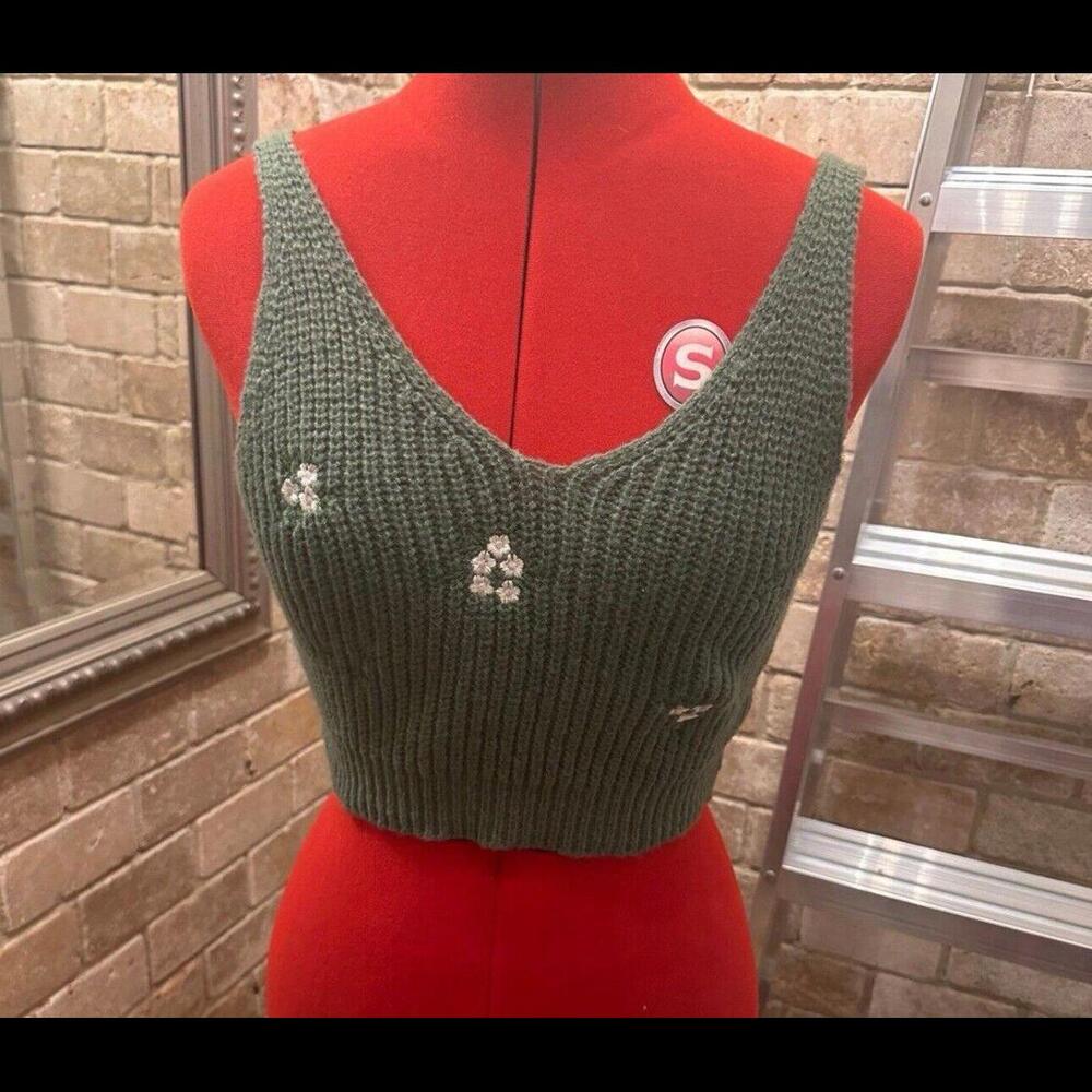 shein Women’s knit crop top with flowers size M